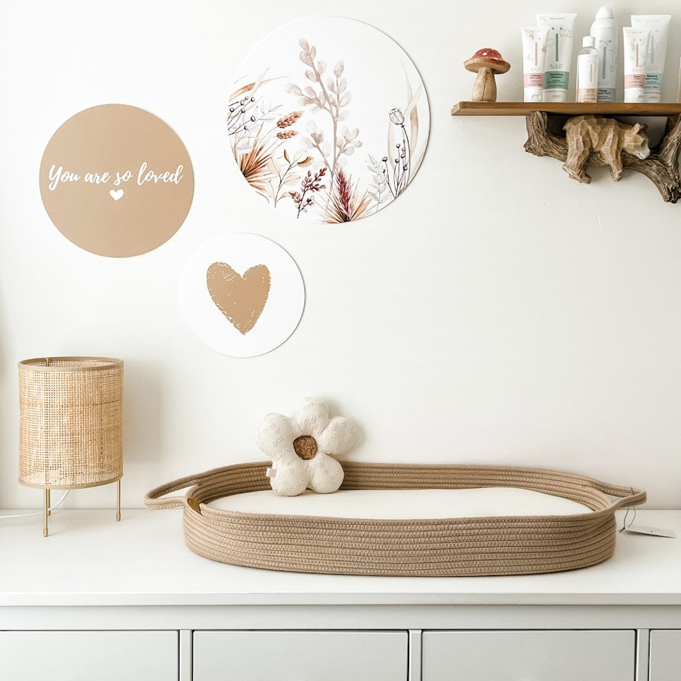 Little Moon Verschoonmand Natural Sand op een commode